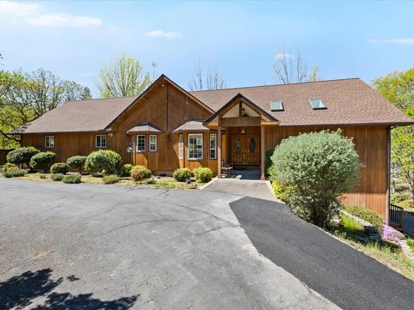 8959 John Day Dr, Gold Hill, OR 97525