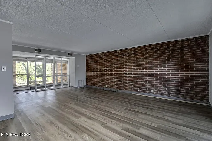 400 Dublin Dr — Photo 17