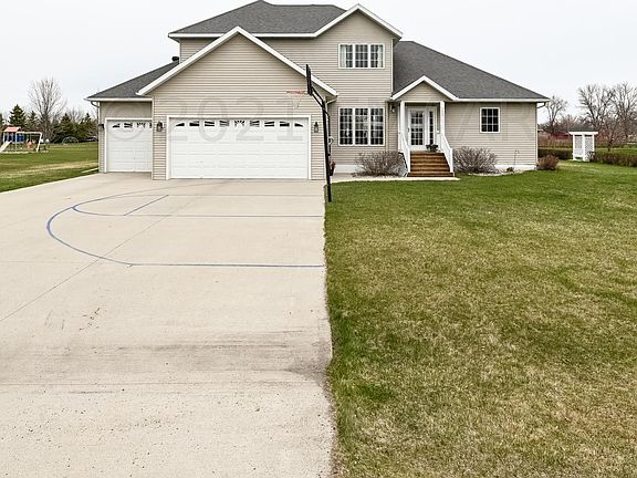 4th image of 302 Viking Ave W
