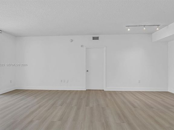 5th image of 18800 NE 29th Ave #Lp1022