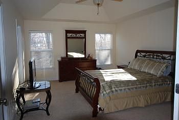 5th image of 32 Lacey Oak Ct
