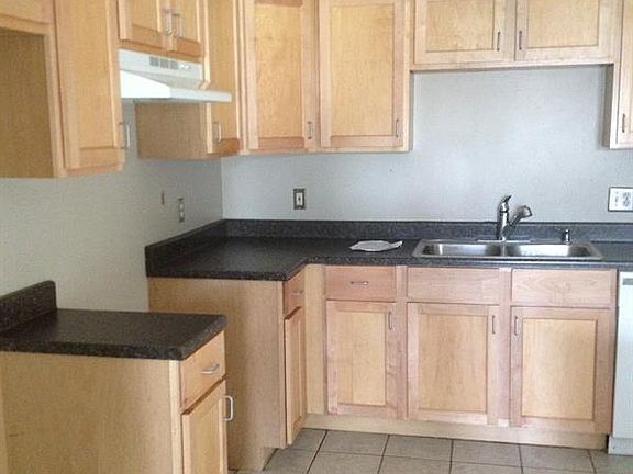 4th image of 4918 Woodend Ave