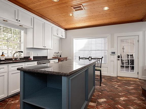 2nd image of 3319 Greenwood Glen Dr