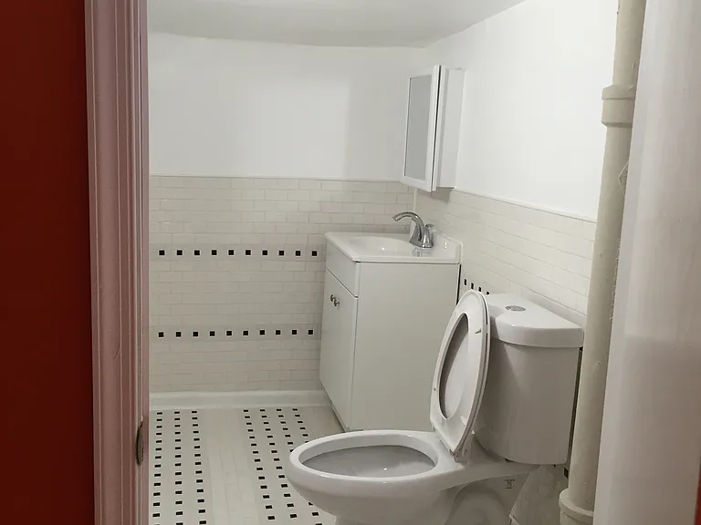 527 S 7th St — Photo 16