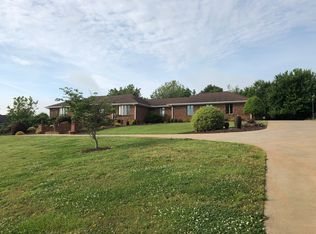 135 Grandview Dr, Inman, SC 29349