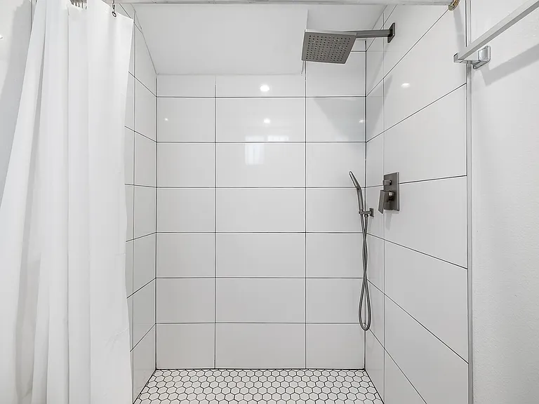 1508 W 30th St #1 — Photo 12