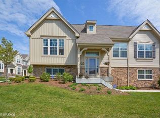 321 Bennett Dr, Carol Stream, IL 60188