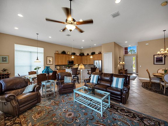 5th image of 312 NW Somerset Circle