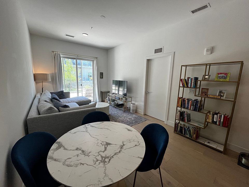 1st image of 2550 Lawrence St #104