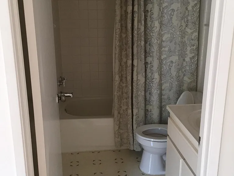 1655 Greenfield Ave #11 — Photo 9