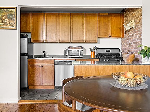 4th image of 420 6th Ave APT 7