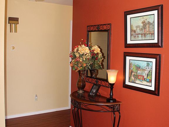 3rd image of 410 N Armstrong Ave
