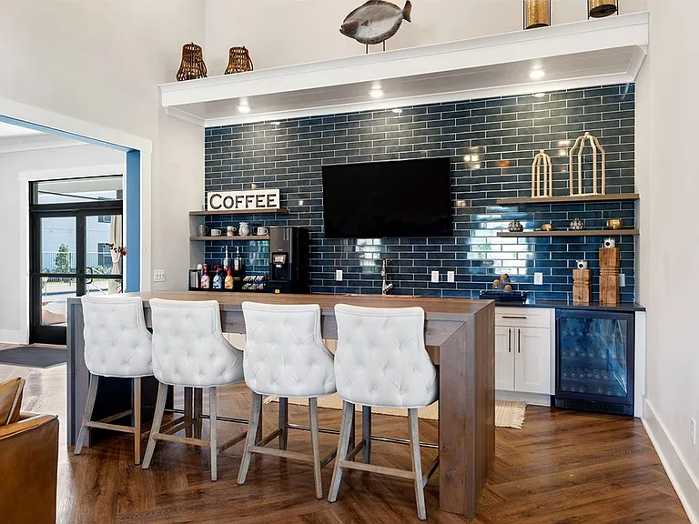 Atlantic Breeze Apartments — Photo 10