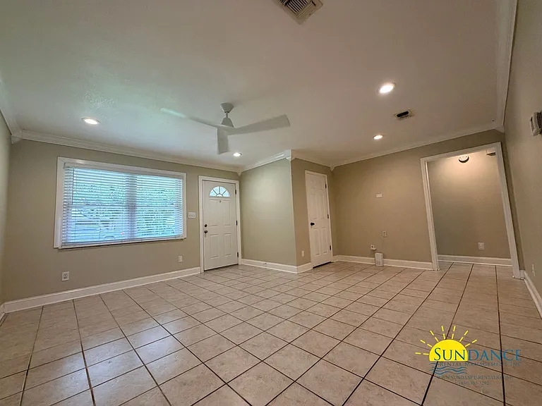 48 Poulton Dr — Photo 2