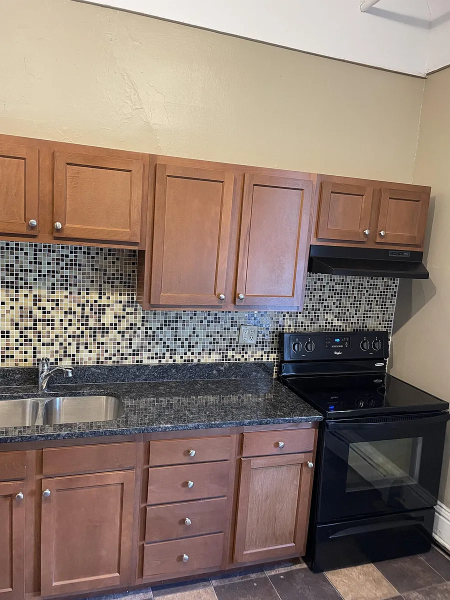 Kitchen pic 2 - 123 1/2 S Main St #211