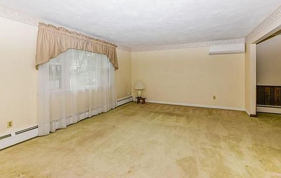 3rd image of 44 Plymouth Dr