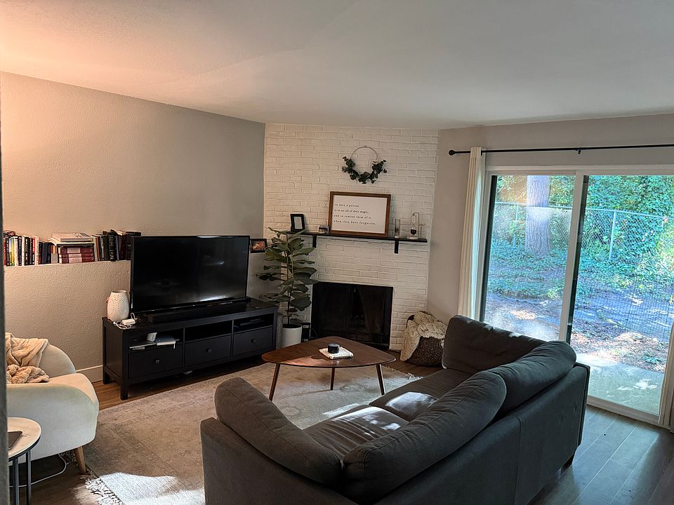 1st image of 12029 100th Ave NE APT 1A