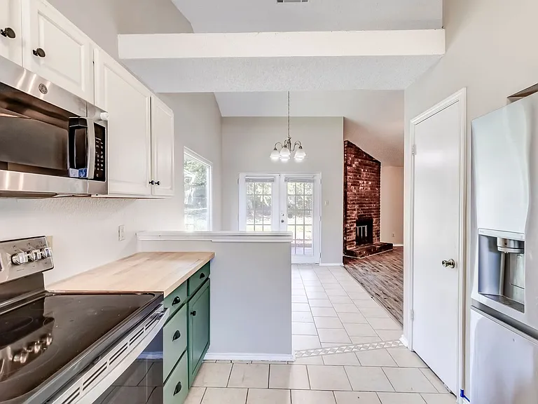 2015 Newton Dr — Photo 16