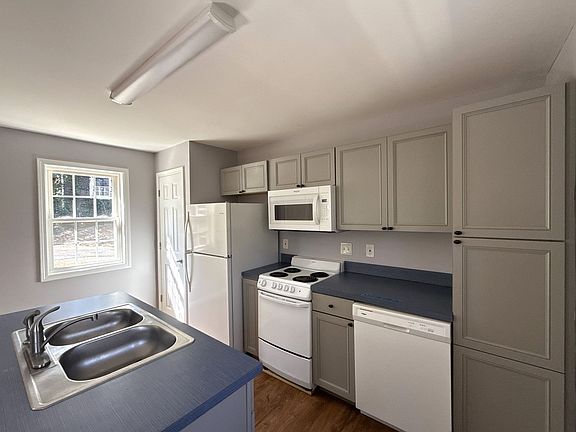 4th image of 4019A Durham Ln