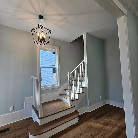 521 W 38th St — Photo 8