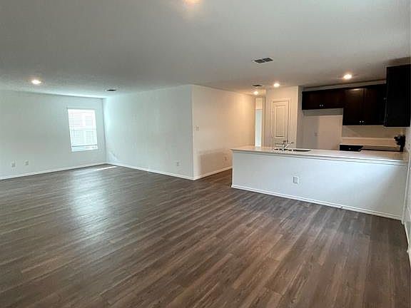 3rd image of 607 Cochran Dr