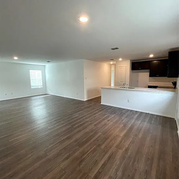 607 Cochran Dr — Photo 3