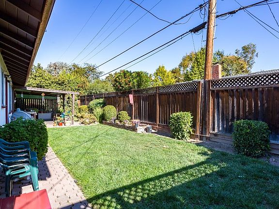 5th image of 1476 Carmel Dr