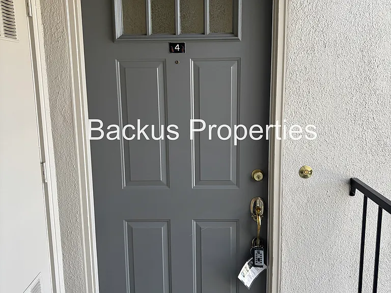 1054 Padre Dr #4 — Photo 2
