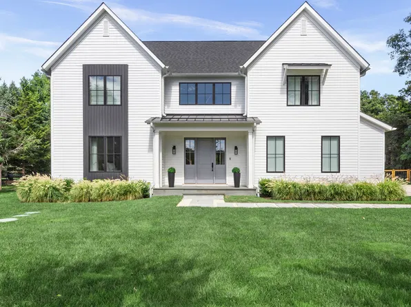 8 Sweetgrass Rd, Westhampton, NY 11977