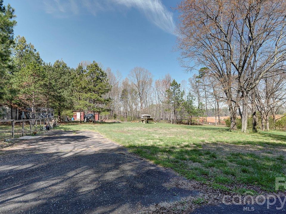 1st image of 121 Hillbilly Hollar Ln