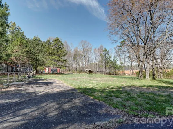 121 Hillbilly Hollar Ln, Mooresville, NC 28115