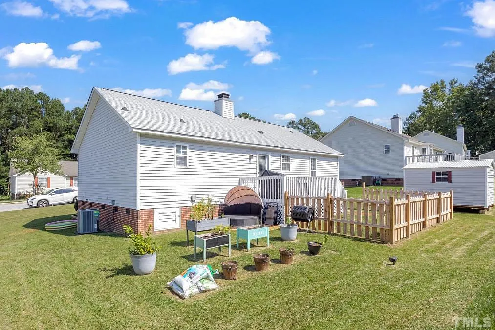 1113 Curtiss Dr — Photo 3