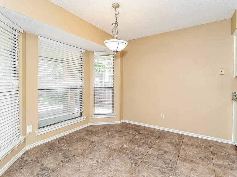 4900 Barberry Dr — Photo 5