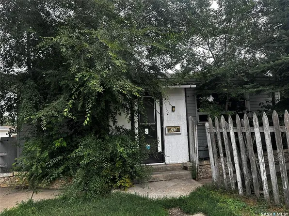 212 T AVENUE N, Saskatoon, SK S7L 3B2