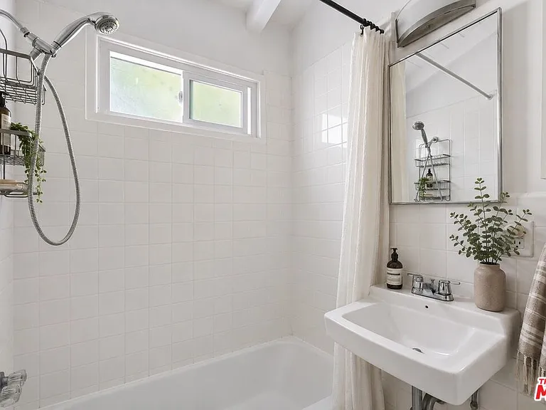 806 Westmount Dr #2 — Photo 7