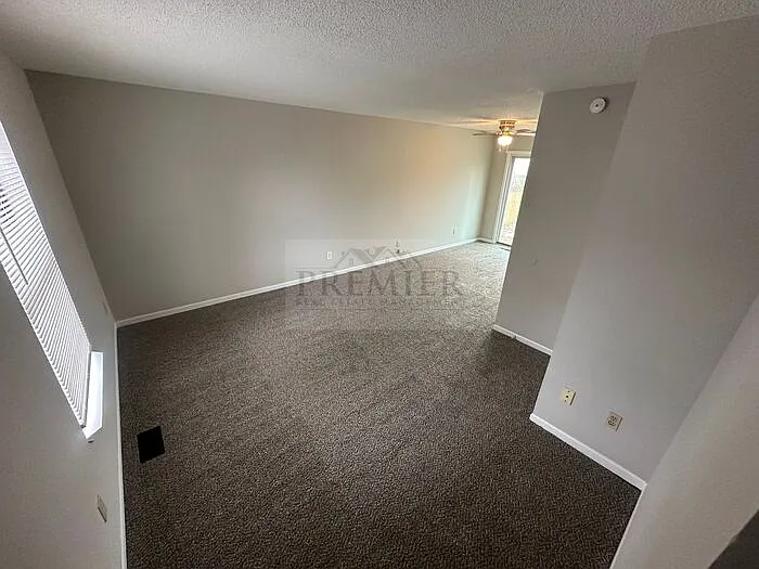 2 bed, 1.0 bath, 864 sqft, $1,175 — Photo 4