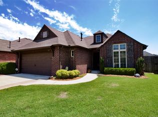 1011 N Sycamore Pl, Jenks, OK 74037