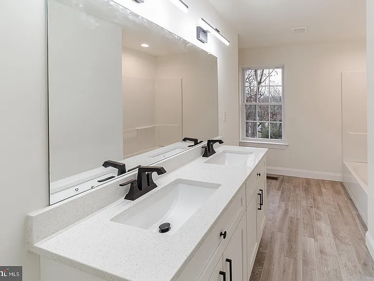 274 Oak Ave — Photo 23