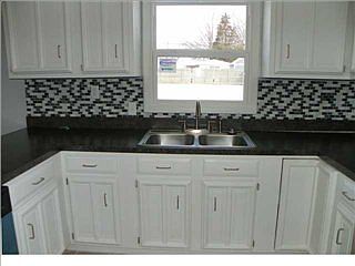 5th image of 2564 Conlin Ave