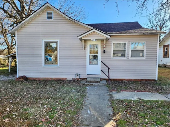 407 W 1st St, Coffeyville, KS 67337