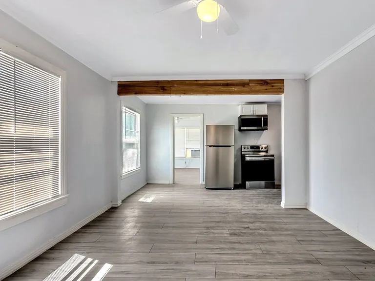 305 N Robinson St — Photo 11