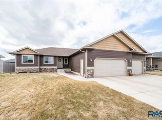 707 Legendary Dr, Harrisburg, SD 57032