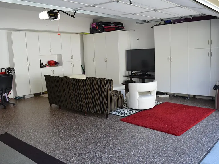 Full finished Garage (Use as Media/Bonus/Play/Exercise room)