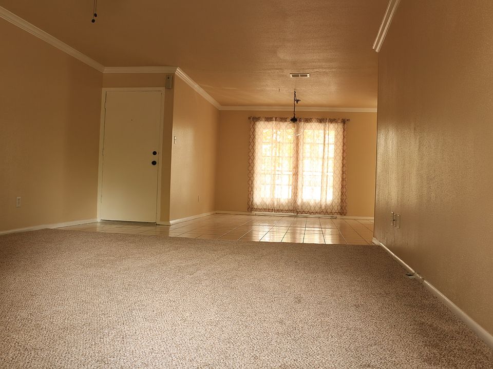 front door/living area/dinning room