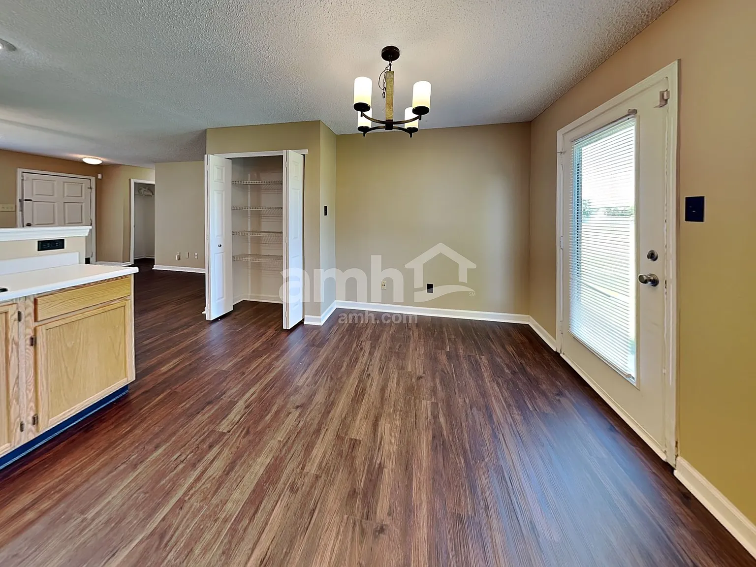 3 bed, 2.0 bath, 1200 sqft, $1,805 — Photo 4
