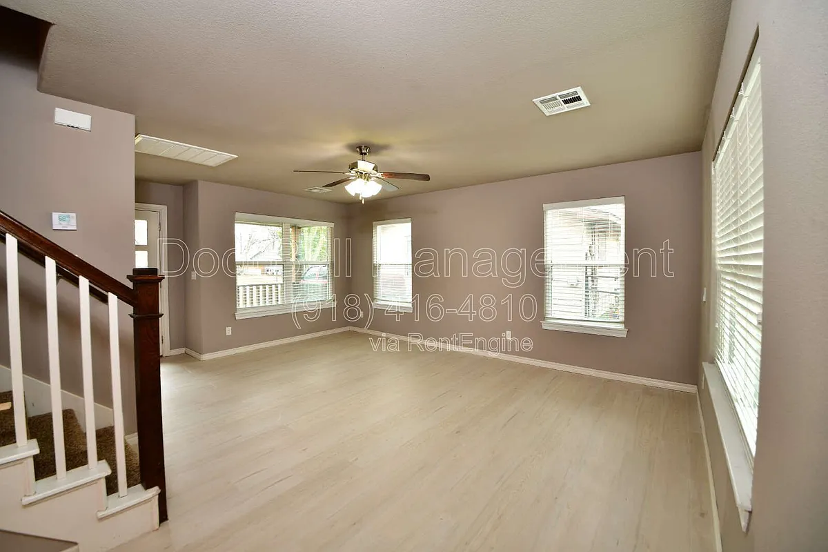 Building Photo - 512 S Haynie St