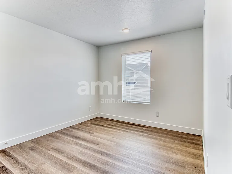7693 S Castleton Ln — Photo 11