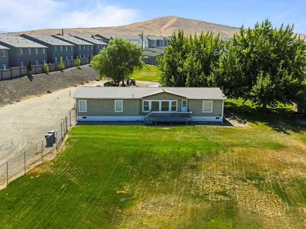 7520 W Van Giesen St, West Richland, WA 99353