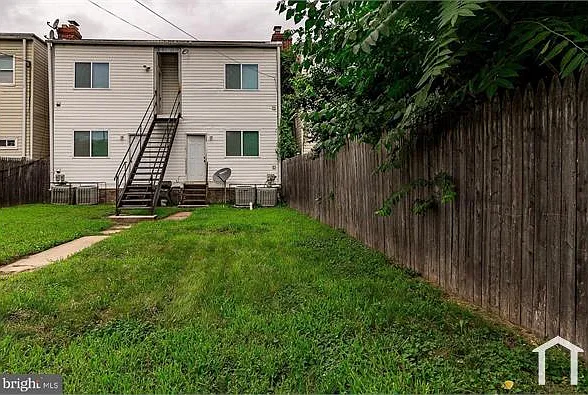 1729 E St NE #4 — Photo 6