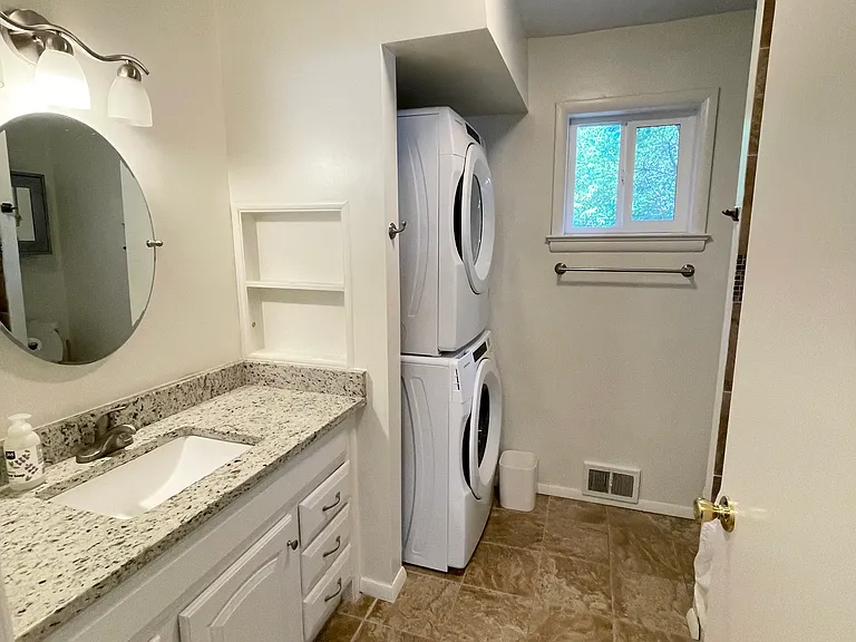 356 E Dickson St — Photo 10